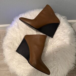 VINCE • Brown and Black Leather Wedge Mules